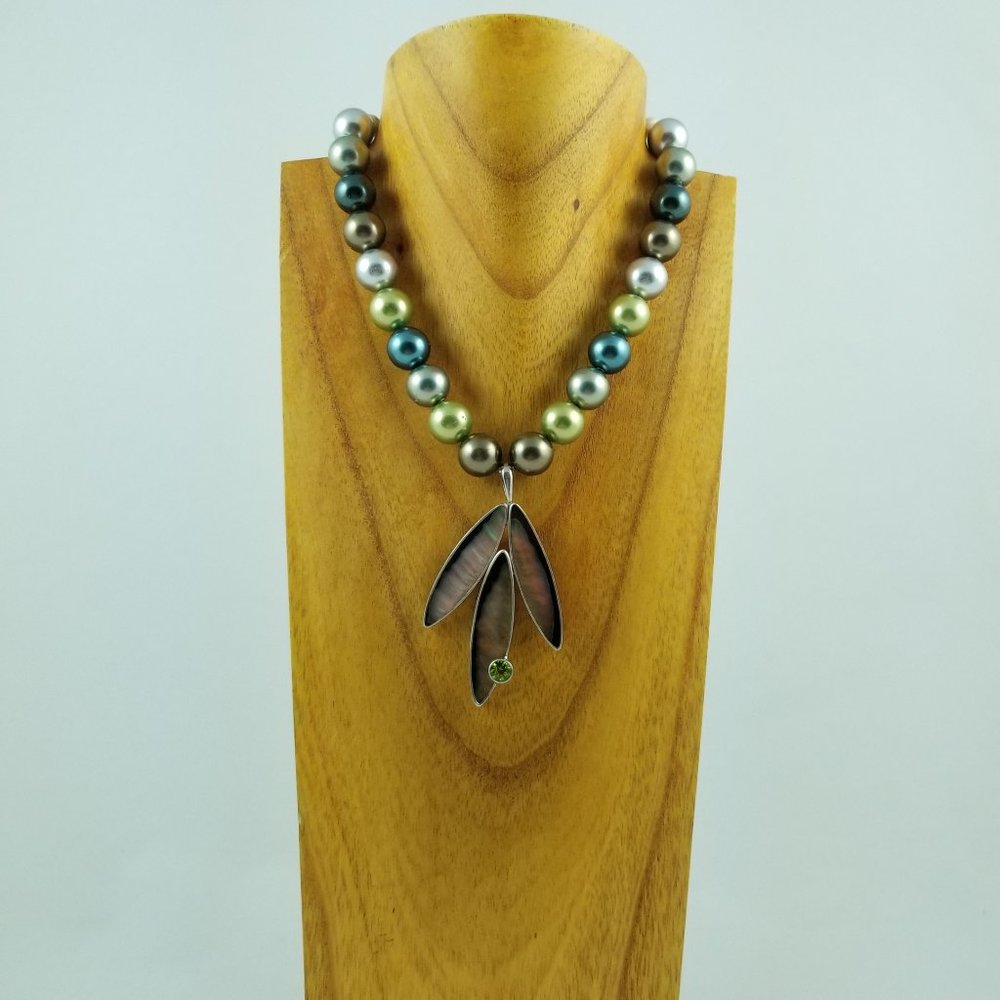 Pearl & Black-tipped Oyster Pearl Necklace